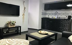 Cozy Modern Apartment Near The Sea In City Center
